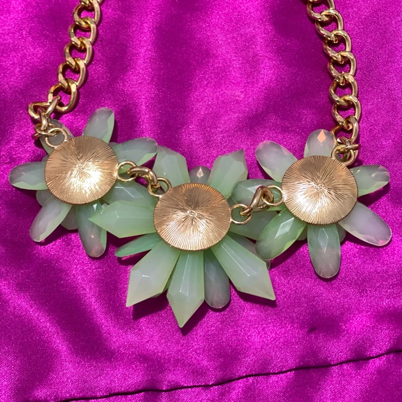 Mint statement necklace. - Picture 9 of 9